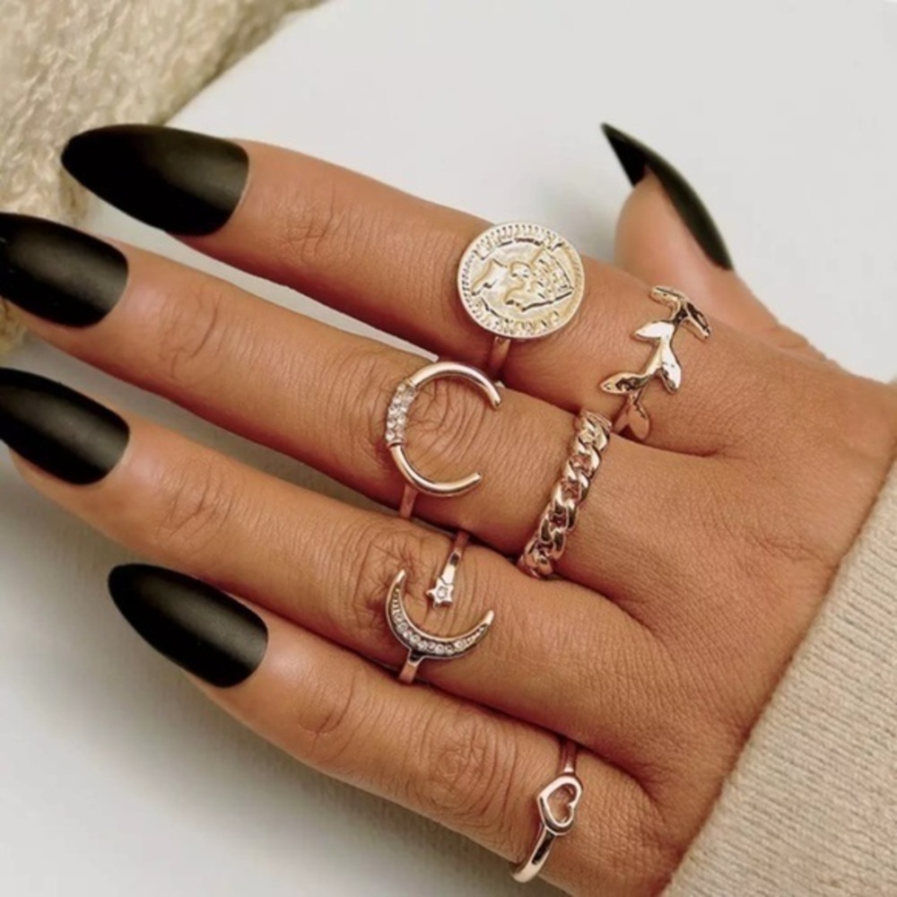 3/$30 💛 Bohemian Ring Set